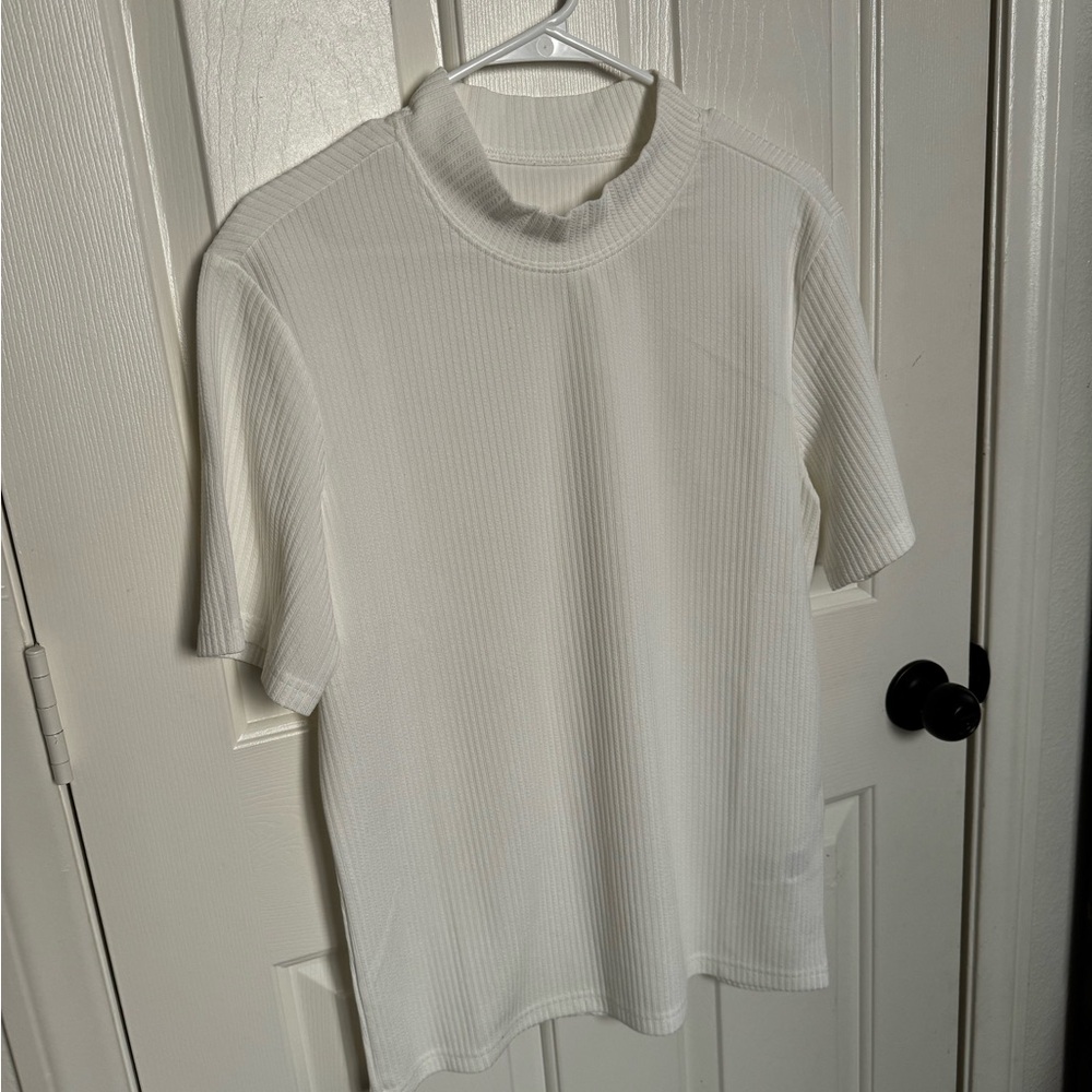 textured white collar shirt!! #polo